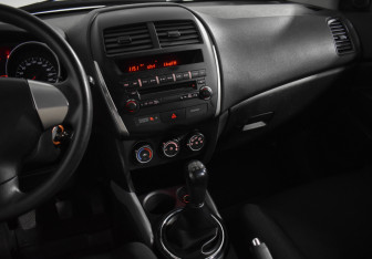 Подержанный автомобиль Mitsubishi ASX 2012 года (18 фото)