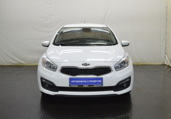 Подержанный автомобиль Kia Ceed Hatchback 2015 года (2 фото)