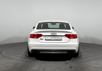 Подержанный автомобиль Audi S5 Liftback 2012 года (6 фото)
