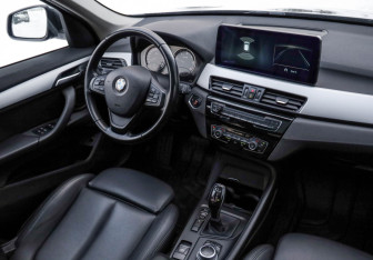 Подержанный автомобиль BMW X1 2018 года (10 фото)
