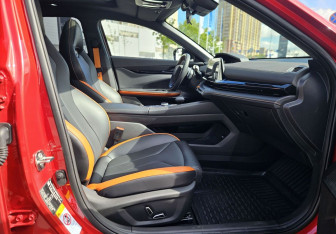 Подержанный автомобиль Changan UNI-V 2024 года (12 фото)