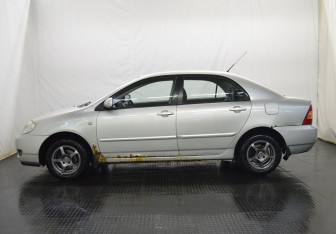 Подержанный автомобиль Toyota Corolla Sedan 2005 года (8 фото)