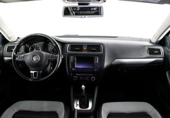 Подержанный автомобиль Volkswagen Jetta Sedan 2011 года (10 фото)