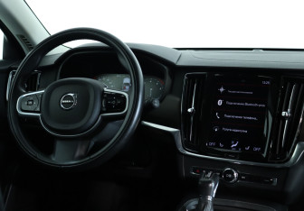 Подержанный автомобиль Volvo V90 Cross Country 2019 года (13 фото)