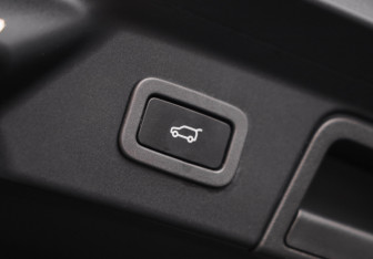 Подержанный автомобиль Land Rover Range Rover Velar 2021 года (40 фото)