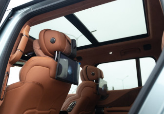 Подержанный автомобиль BYD Yangwang U8 2023 года (18 фото)