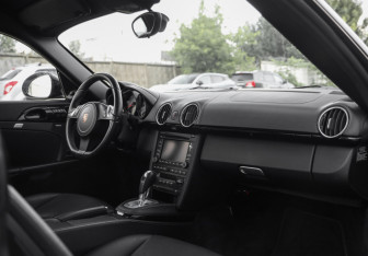 Подержанный автомобиль Porsche Cayman 2010 года (16 фото)