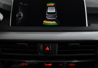 Подержанный автомобиль BMW X5 2015 года (17 фото)