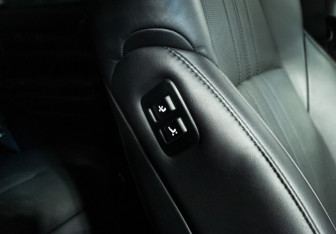 Подержанный автомобиль Toyota Alphard 2020 года (19 фото)