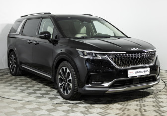 Подержанный автомобиль Kia Carnival 2022 года (3 фото)