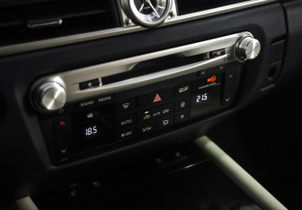 Подержанный автомобиль Lexus GS 2014 года (21 фото)