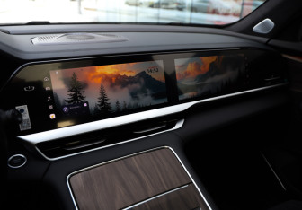 Подержанный автомобиль Geely Monjaro 2025 года (14 фото)