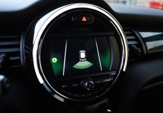 Подержанный автомобиль MINI Hatch 2020 года (20 фото)