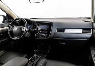 Подержанный автомобиль Mitsubishi Outlander 2012 года (9 фото)