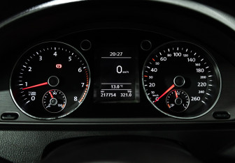 Подержанный автомобиль Volkswagen Passat Sedan 2012 года (12 фото)