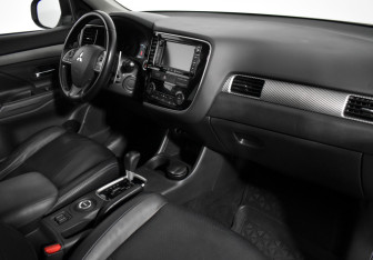 Подержанный автомобиль Mitsubishi Outlander 2013 года (13 фото)