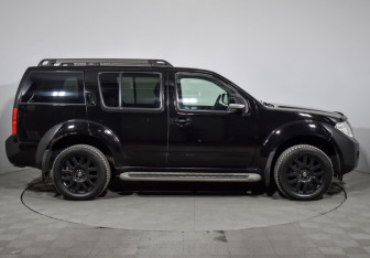Подержанный автомобиль Nissan Pathfinder 2012 года (4 фото)