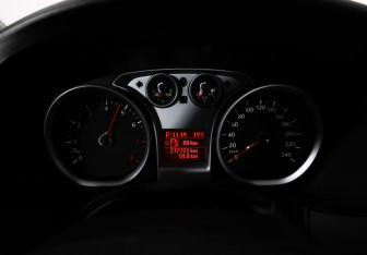 Подержанный автомобиль Ford Focus Hatchback 2010 года (11 фото)