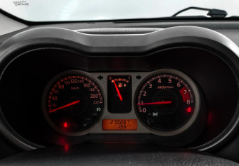 Подержанный автомобиль Nissan Note 2007 года (18 фото)