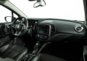 Подержанный автомобиль Renault Kaptur 2022 года (9 фото)
