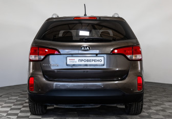 Подержанный автомобиль Kia Sorento 2013 года (12 фото)