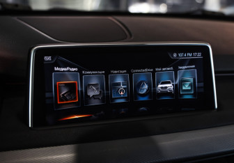 Подержанный автомобиль BMW X5 2017 года (16 фото)