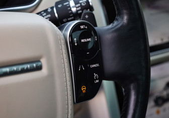 Подержанный автомобиль Land Rover Range Rover 2018 года (13 фото)