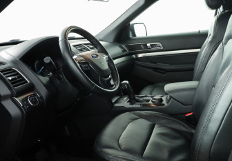 Подержанный автомобиль Ford Explorer 2018 года (8 фото)