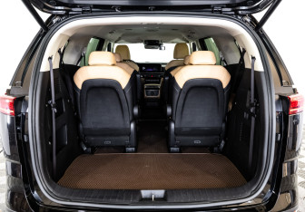 Подержанный автомобиль Kia Carnival 2022 года (35 фото)