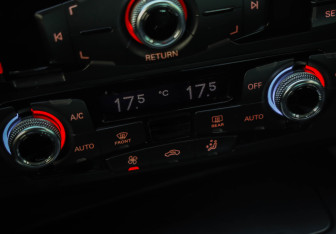 Подержанный автомобиль Audi Q5 2015 года (17 фото)