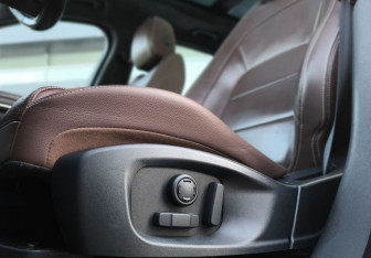 Подержанный автомобиль Jaguar F-Pace 2016 года (27 фото)