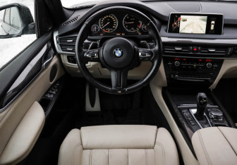 Подержанный автомобиль BMW X5 2016 года (13 фото)