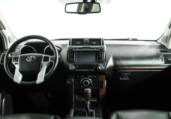 Подержанный автомобиль Toyota Land Cruiser Prado 2014 года (13 фото)
