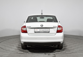 Подержанный автомобиль Skoda Rapid Liftback 2018 года (6 фото)