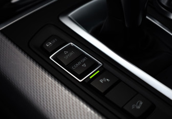 Подержанный автомобиль BMW X5 2017 года (22 фото)