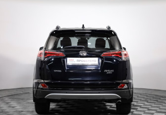 Подержанный автомобиль Toyota RAV4 2017 года (6 фото)