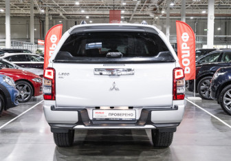 Подержанный автомобиль Mitsubishi L200 2021 года (12 фото)