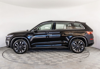 Подержанный автомобиль Skoda Kodiaq 2023 года (8 фото)