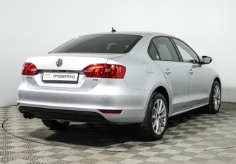 Подержанный автомобиль Volkswagen Jetta Sedan 2013 года (5 фото)