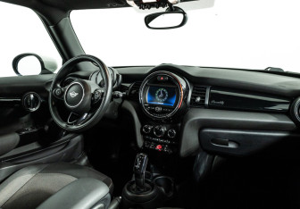Подержанный автомобиль MINI Hatch 2021 года (9 фото)