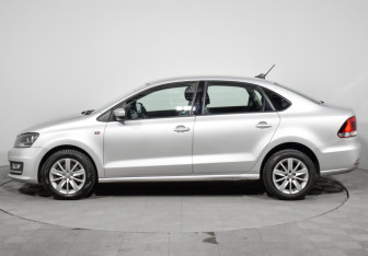 Подержанный автомобиль Volkswagen Polo Sedan 2018 года (8 фото)