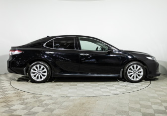 Подержанный автомобиль Toyota Camry Sedan 2019 года (4 фото)