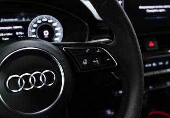 Подержанный автомобиль Audi A4 Sedan 2020 года (36 фото)