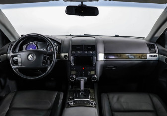 Подержанный автомобиль Volkswagen Touareg 2009 года (10 фото)