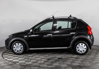 Подержанный автомобиль Renault Sandero 2012 года (8 фото)