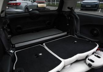 Подержанный автомобиль MINI Hatch 2019 года (36 фото)