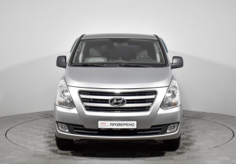 Подержанный автомобиль Hyundai Grand Starex 2017 года (2 фото)
