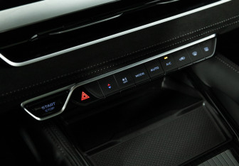 Подержанный автомобиль Geely Monjaro 2024 года (18 фото)