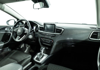 Подержанный автомобиль Kia Ceed Hatchback 2018 года (9 фото)