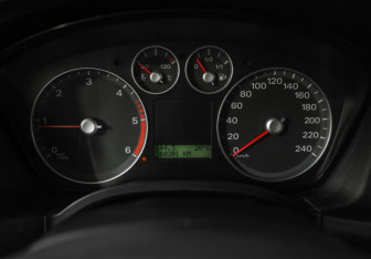 Подержанный автомобиль Ford Focus Hatchback 2006 года (12 фото)